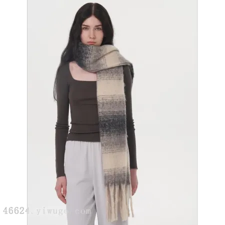 ويقدم بائع وشاح عبر الحدود (81) قطعة من الوشاح الخشبي المتدرج من وشاح إلى آخر ويقدم بائع وشاح عبر الحدود (81) قطعة من الوشاح الخشبي المتدرج من وشاح إلى آخر